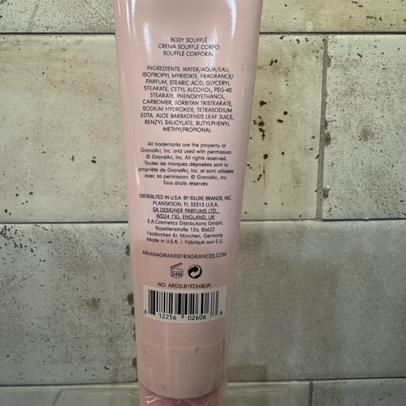 Ariana Grande Skincare Moisturizer - Picture 2 of 3